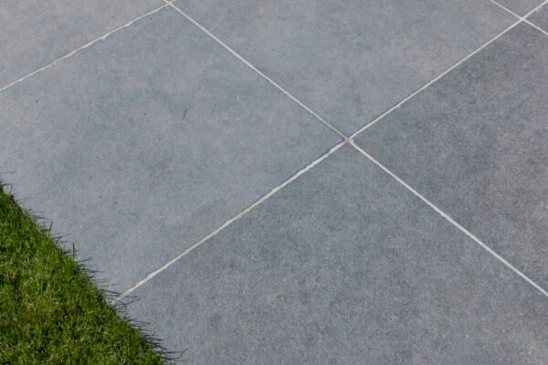 Granit Terrassenplatten 100x100 cm Anthrazit-Schwarz, 3cm Stärke