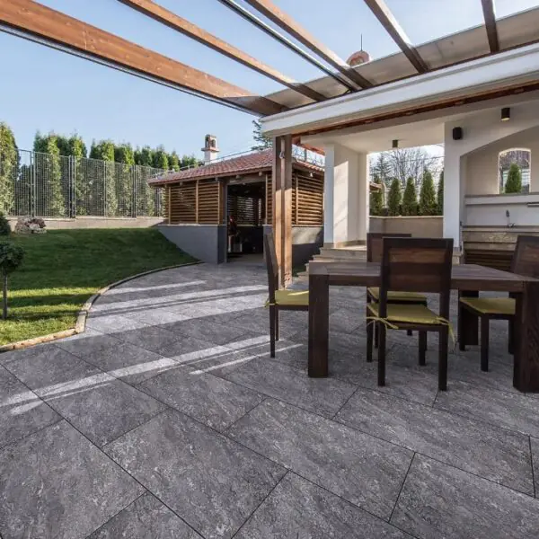 Nordlys Trondheim Keramik-Terrassenplatten in Anthrazit mit Schieferoptik