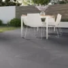 Elegante Keramik-Terrassenplatten "Pavia Antracite" in 3 cm Stärke, Anthrazitoptik – Ideal für Terrassen, Gehwege und Poolumrandungen. Erhältlich in den Formaten 40x80 cm und 60x60 cm.