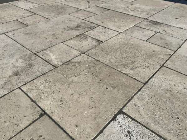 Travertin römischer Verband grau-braun-grau